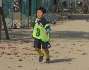 サッカー始めました。